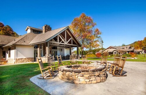 Elegant Cades Cove Condo with Community Pool!