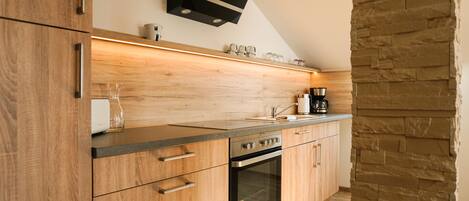 Fridge, oven, stovetop, dishwasher