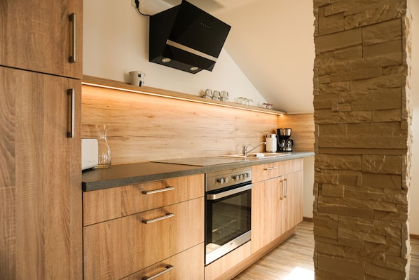 Réfrigérateur, four, plaque de cuisson, lave-vaisselle