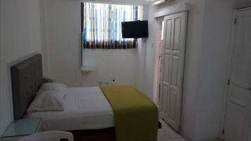 1 camera, una cassaforte in camera, ferro/asse da stiro