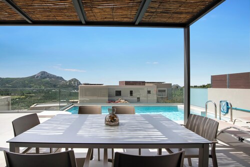 Porti Iraklis 4 - A Stylish Eco Villa near beaches