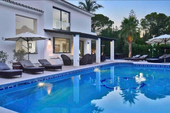 Outdoor pool, a heated pool