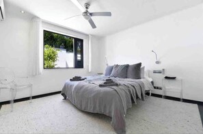 5 habitaciones, tabla de planchar con plancha, cuna de viaje y wifi 