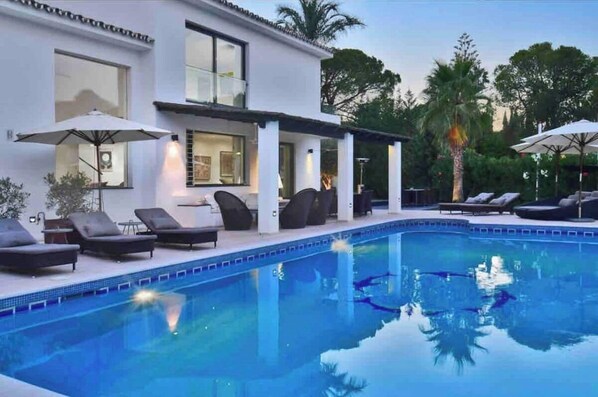 Outdoor pool, a heated pool