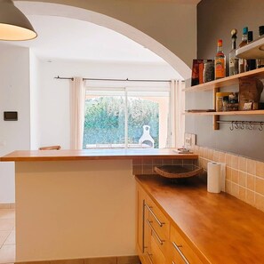 Interior - Villa Ribba. 6 pers, piscine, 10 min plage en voiture (Porto-Vecchio)