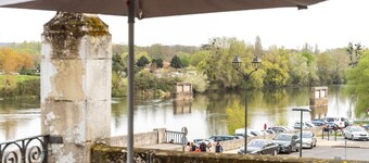 Le Pont Royal, Spectacular Views of Loire & Bridge from huge, private terrace !