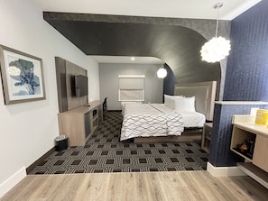 1 bedroom, Egyptian cotton sheets, premium bedding, pillowtop beds