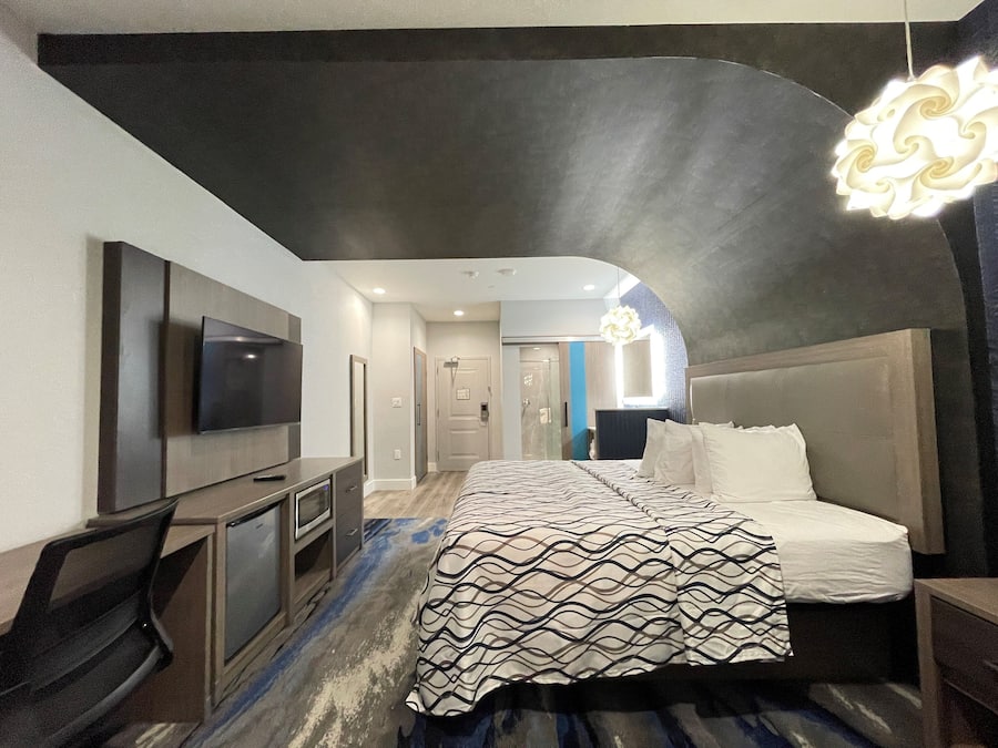 Deluxe Single Room | Egyptian cotton sheets, premium bedding, pillowtop beds, desk