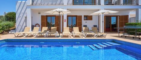 حمّام سباحة خارجي