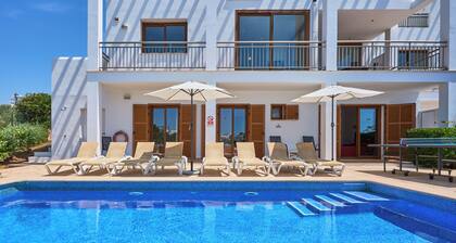 Cala Dia for 7 people with pool and barbecue near the marina