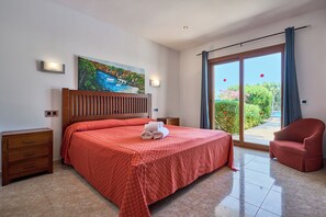 4 bedrooms, in-room safe, iron/ironing board, WiFi - Cala Dia Holiday Home for 7 People with Pool near Cala D'Or Marina (IB)