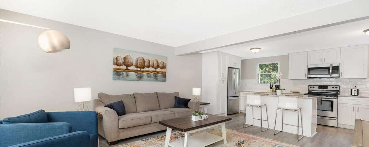 Large Group Paradise - Blocks From UNCC