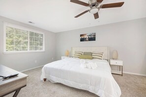 5 bedrooms, desk, iron/ironing board, WiFi