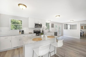Fridge, microwave, oven, stovetop - Large Group Paradise - Blocks From UNCC (Charlotte)
