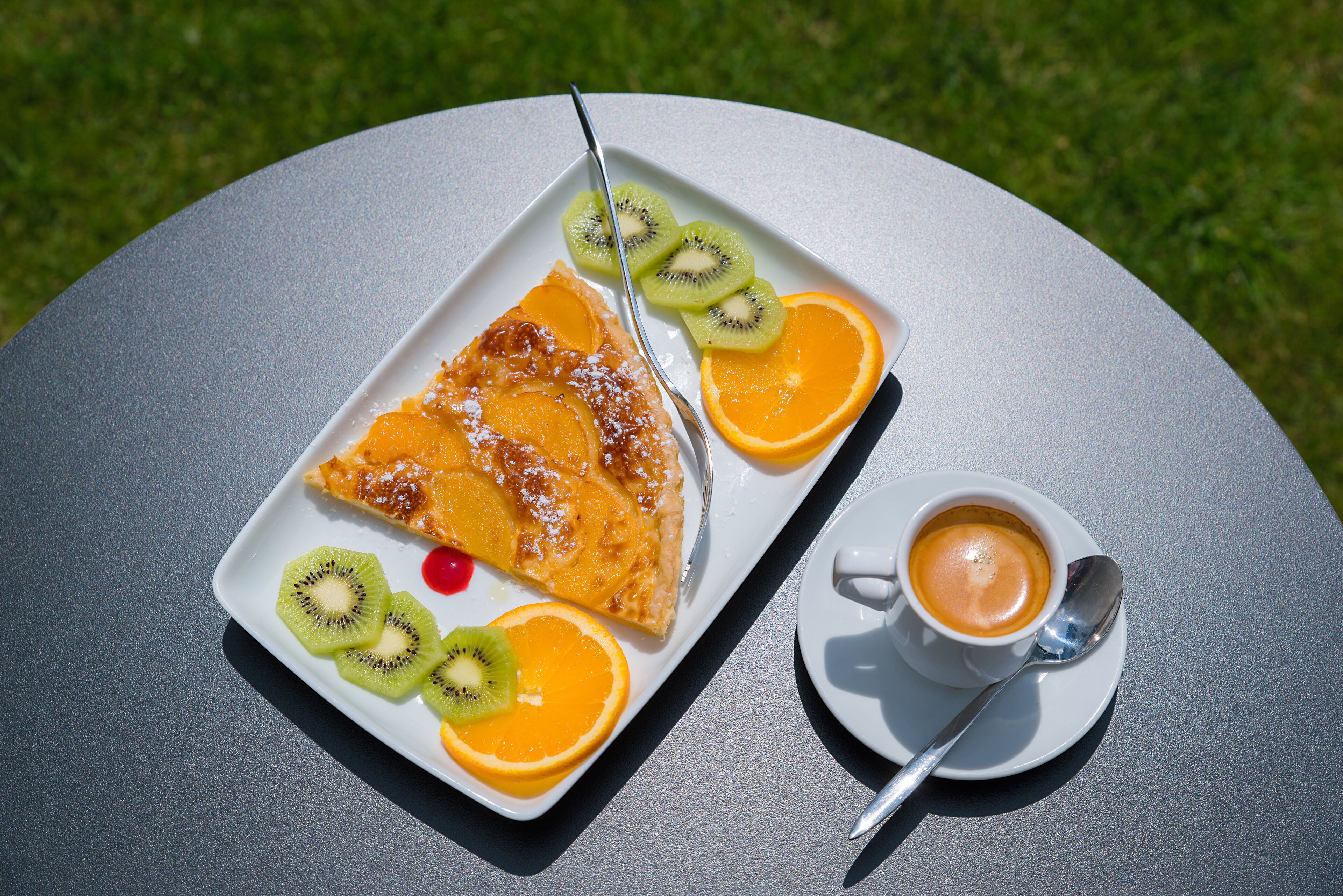 daily continental breakfast (eur 12 per person)