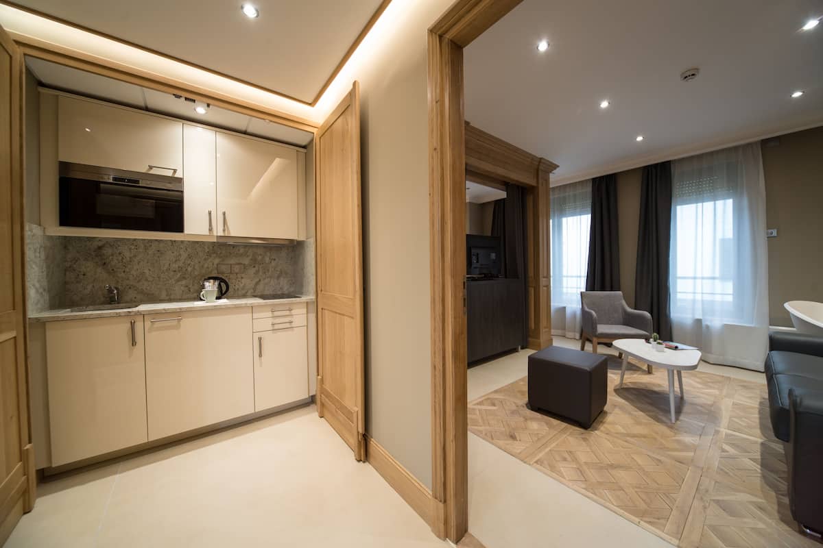 executive double room | private kitchen | mini-fridge, microwave, coffee/tea maker, electric kettle