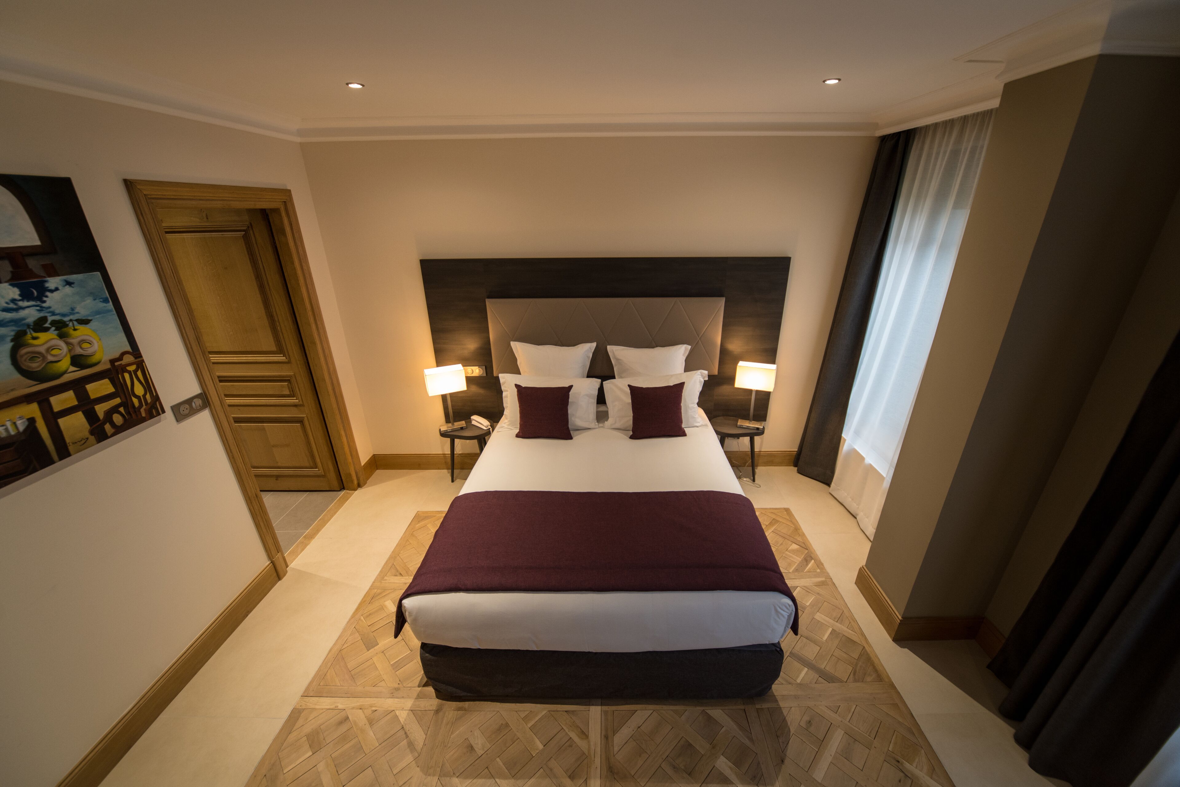 classic double room | 1 bedroom, in-room safe, desk, laptop workspace