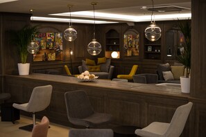 Bar-salon dans le hall