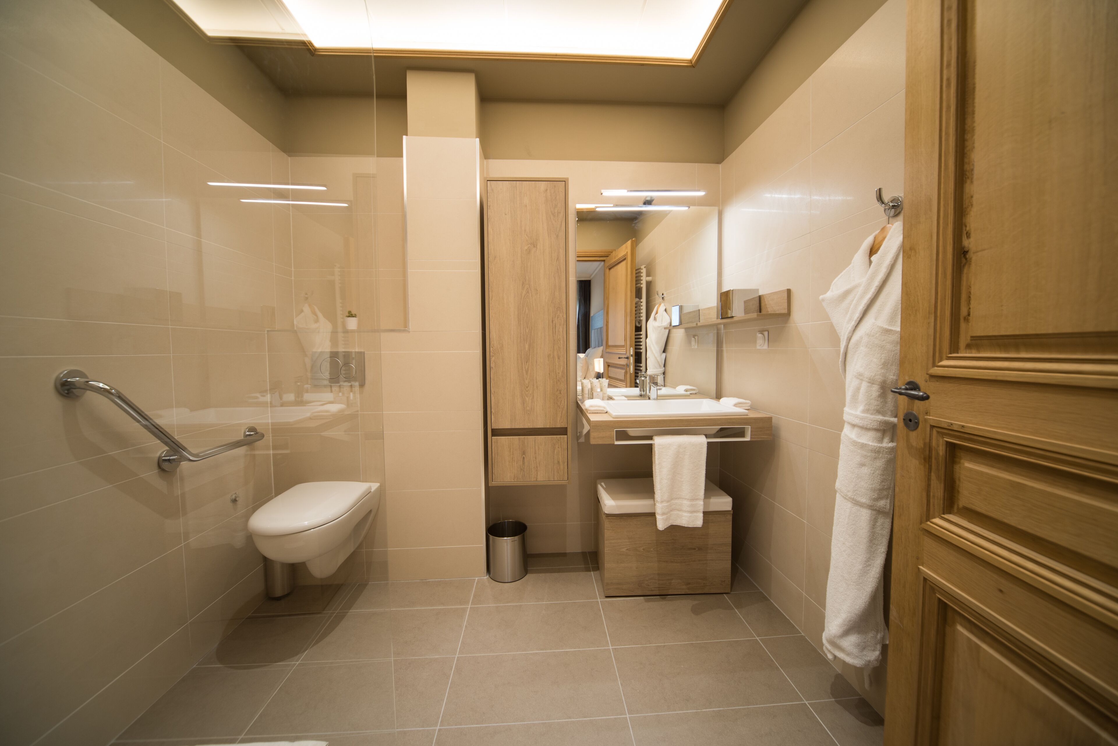 classic double room | bathroom | shower, hair dryer, bathrobes, slippers