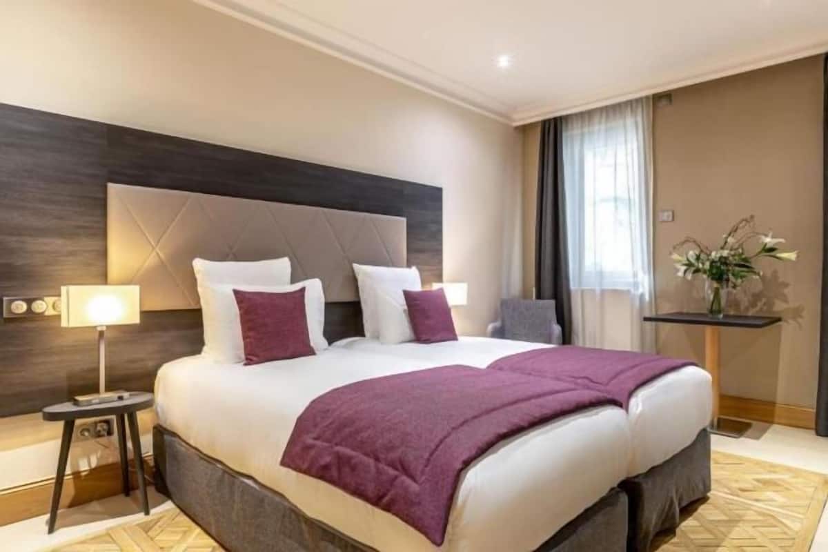 In-room safe, desk, laptop workspace, blackout curtains