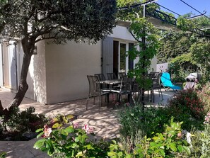 تناول الطعام بالخارج