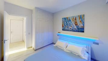 2 slaapkamers, een strijkplank/strijkijzer, beddengoed