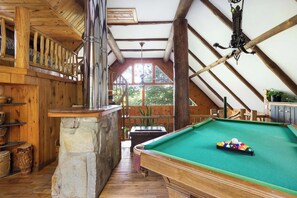Games room - Le Chalet Inuksuk • Log Cabin, Waterfront & Spa (Sainte-Béatrix)