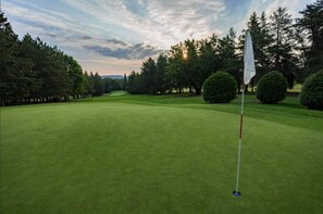 Golf - Chalet Inuksuk • Spa, Private Lake & Billard • 12 people (Sainte-Béatrix)