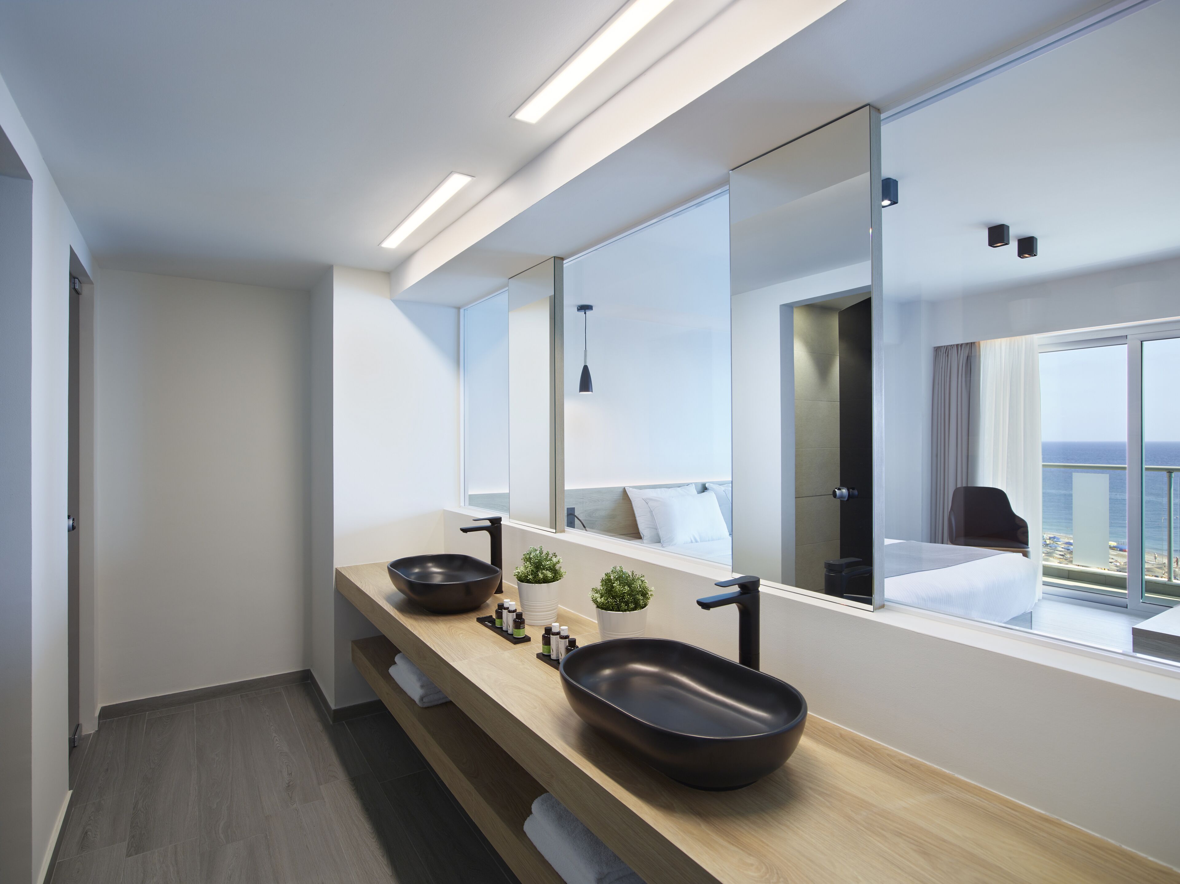 suite with sea view | bathroom | hair dryer, towels, soap, shampoo