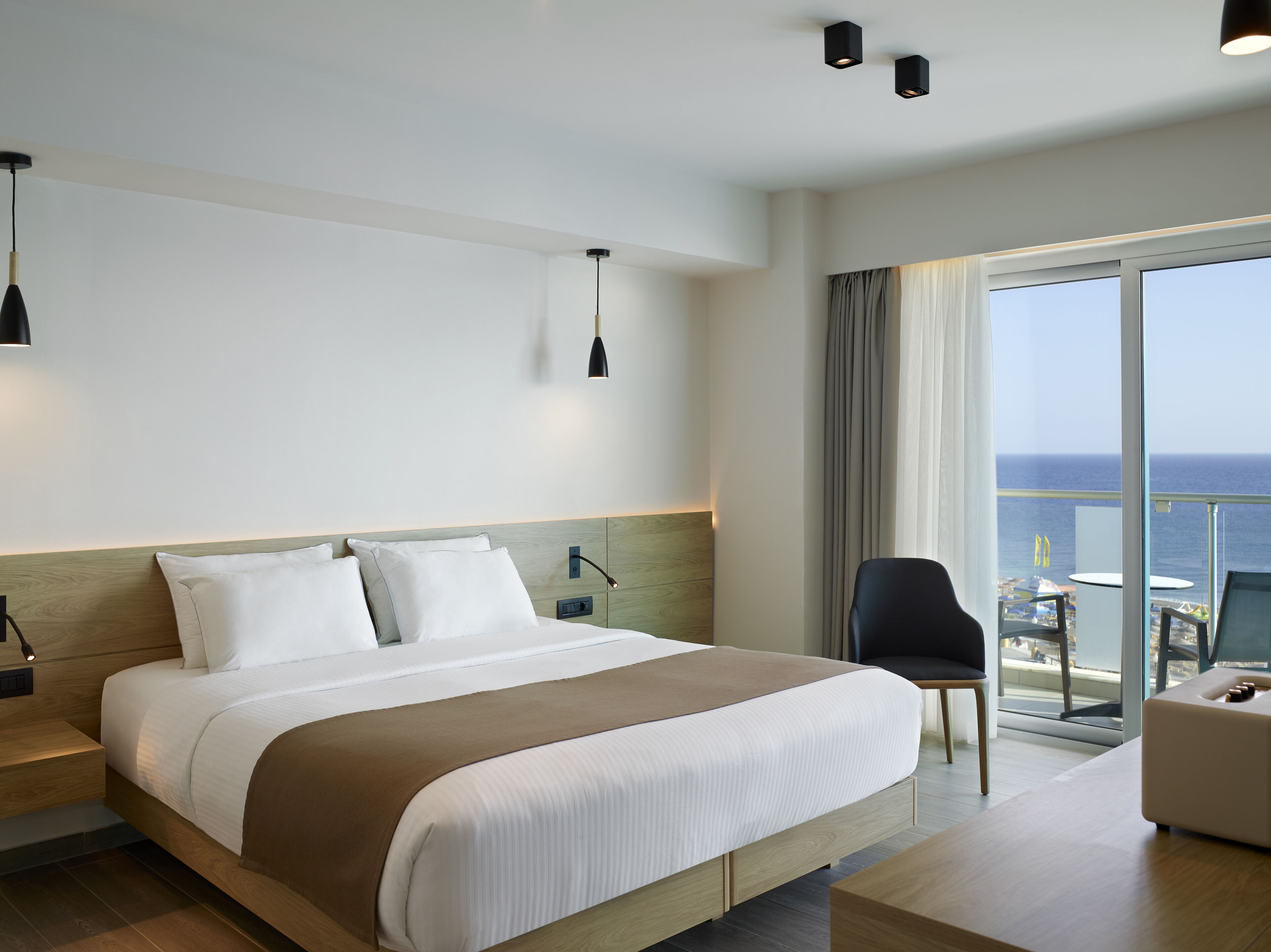 suite with sea view | in-room safe, blackout curtains, free wifi, bed sheets