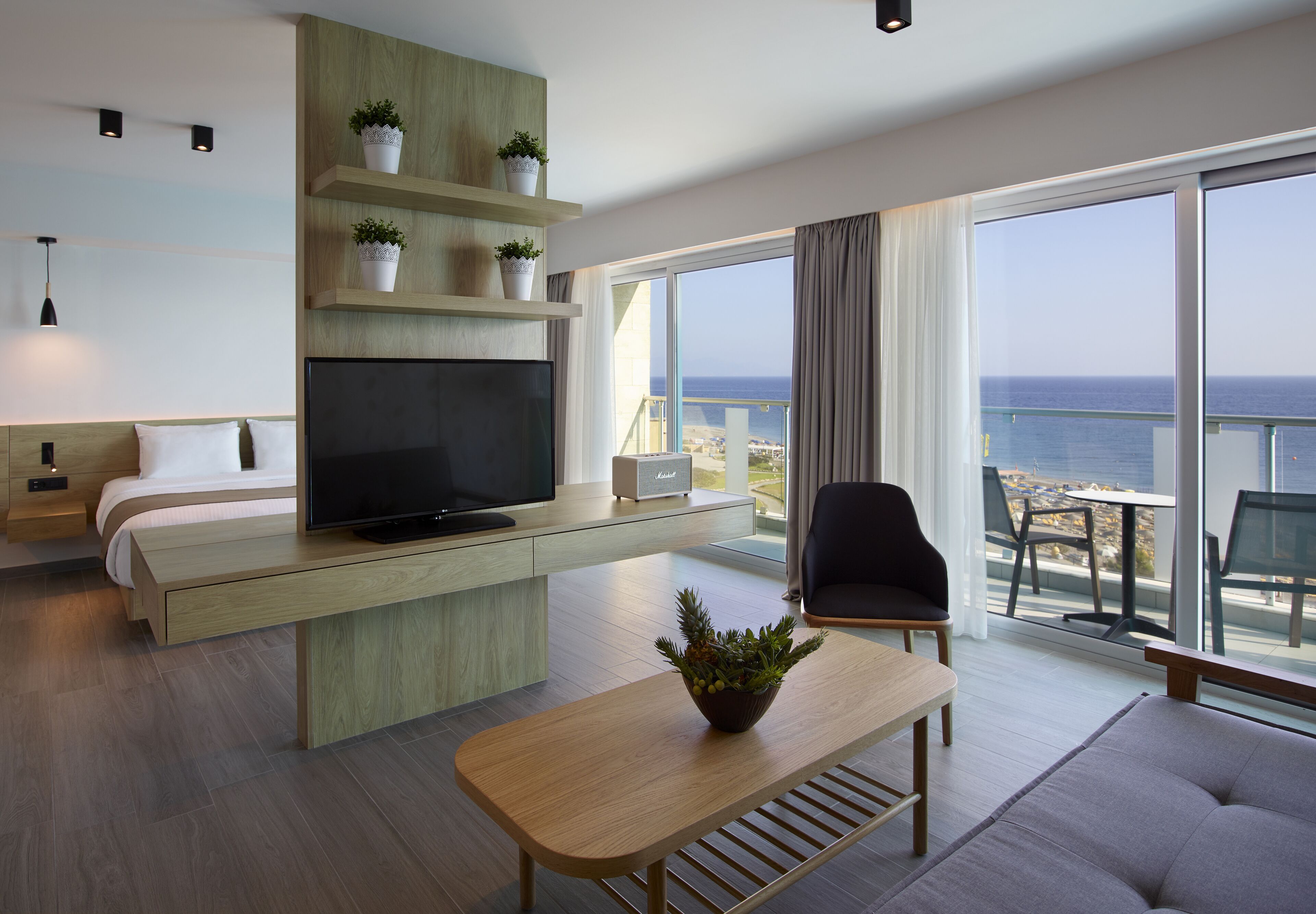 suite with sea view | in-room safe, blackout curtains, free wifi, bed sheets