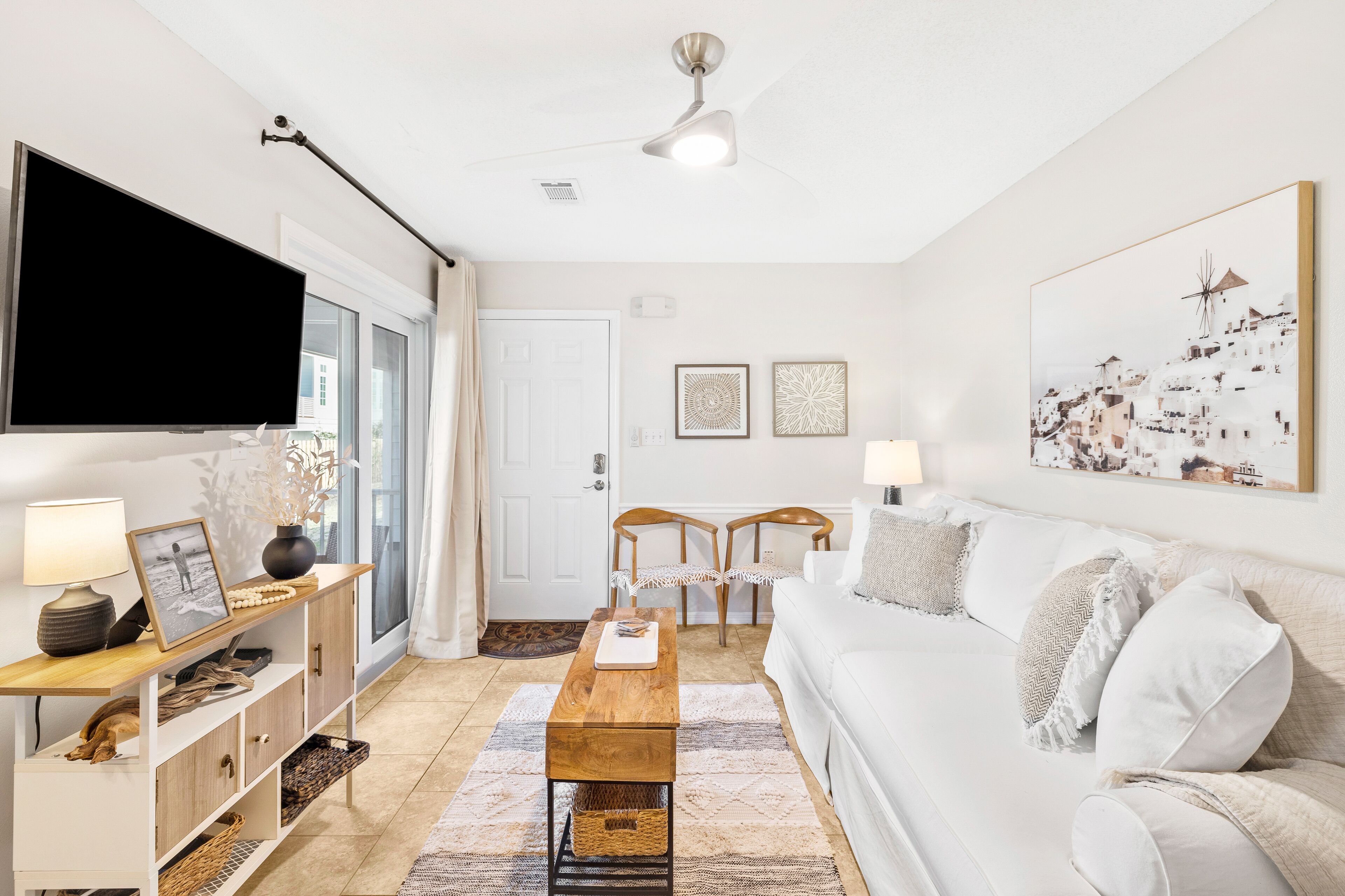 First Floor Unit! Short walk to Beach! Pool/Tennis