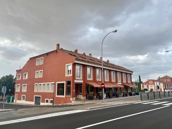 Front of property - LA POSADA DEL RANCHO (Torrecaballeros)