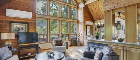 Téléviseur connecté, foyer, table de baby-foot, table de ping-pong