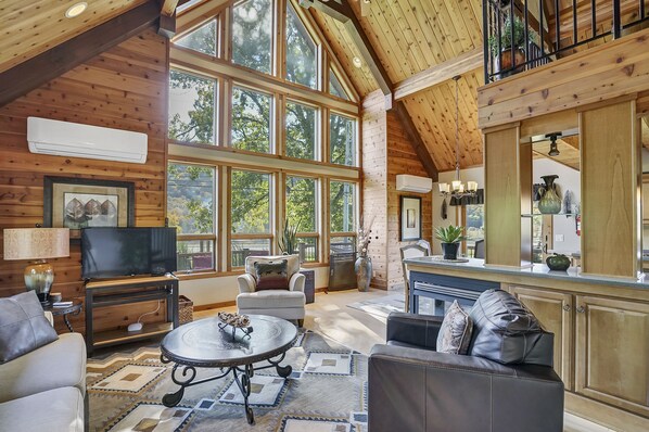 Smart-TV, Kamin, Tischfußball, Tischtennisplatte