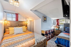 2 Schlafzimmer, Betten mit Memory-Foam-Matratzen, Bügeleisen/Bügelbrett