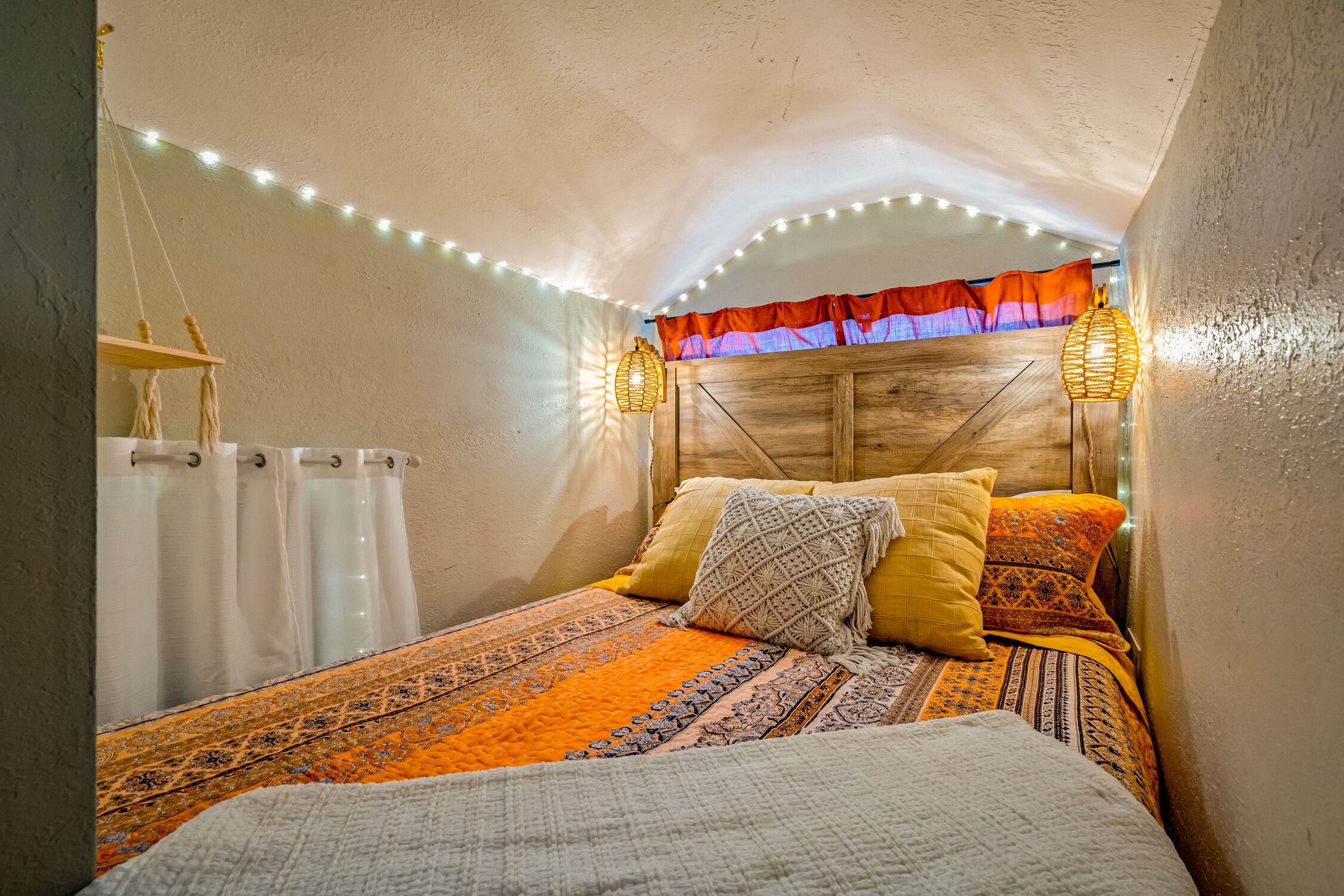 3 bedrooms, memory-foam beds, iron/ironing board, free WiFi
