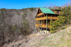 Exterior - Secluded Cabin w/Mtn. Views, 3 Decks & Theater (Sevierville)