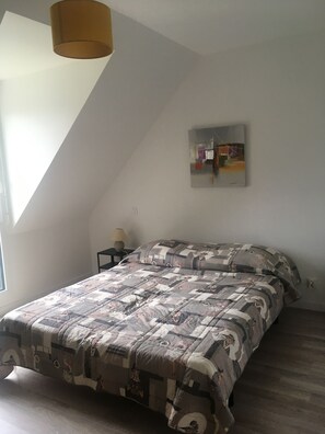 4 bedrooms, iron/ironing board, free WiFi, bed sheets