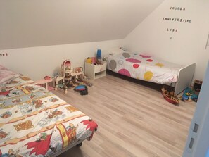 4 Schlafzimmer, Bügeleisen/Bügelbrett, kostenloses WLAN, Bettwäsche