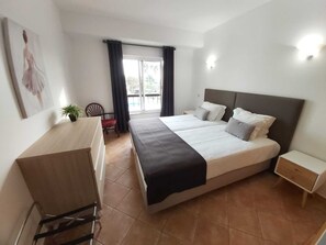 1 bedroom, in-room safe, iron/ironing board, free WiFi