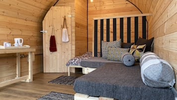 Kamar Triple Basic | Wi-Fi gratis dan seprai linen