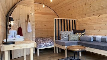 Kamar Triple Basic | Wi-Fi gratis dan seprai linen