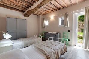 5 camere, ferro/asse da stiro, culla da viaggio, Wi-Fi gratuito