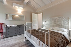 5 bedrooms, iron/ironing board, travel crib, free WiFi - PRIVATE POOL - AGRITURISMO FATTORIA LA PIEVE - VILLA NERINO 8 km from Pisa (Calci)