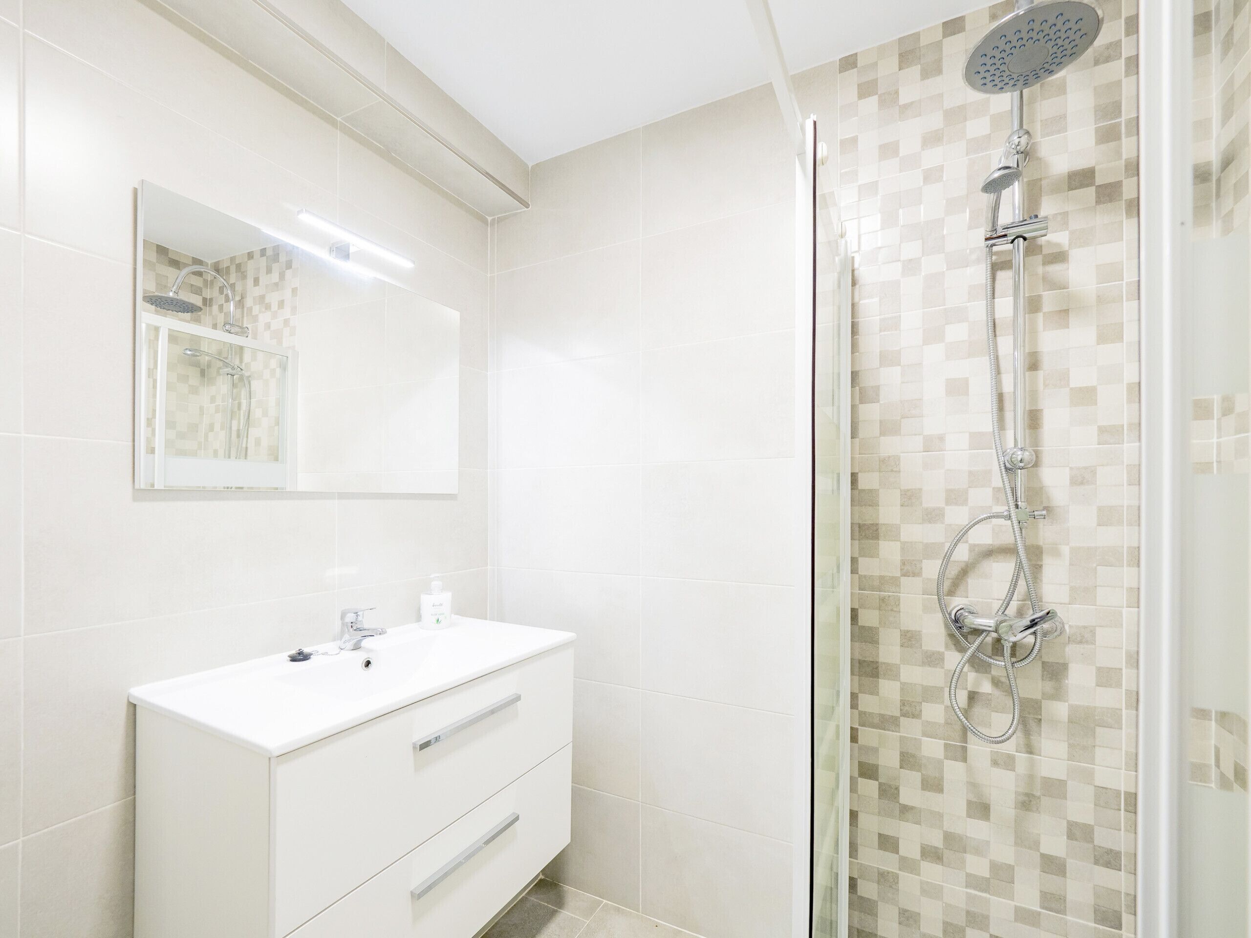 Shower, towels