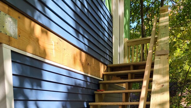 A wooden staircase with a handrail leading up to a porch. - Track and seasonal rental (Saratoga Springs)