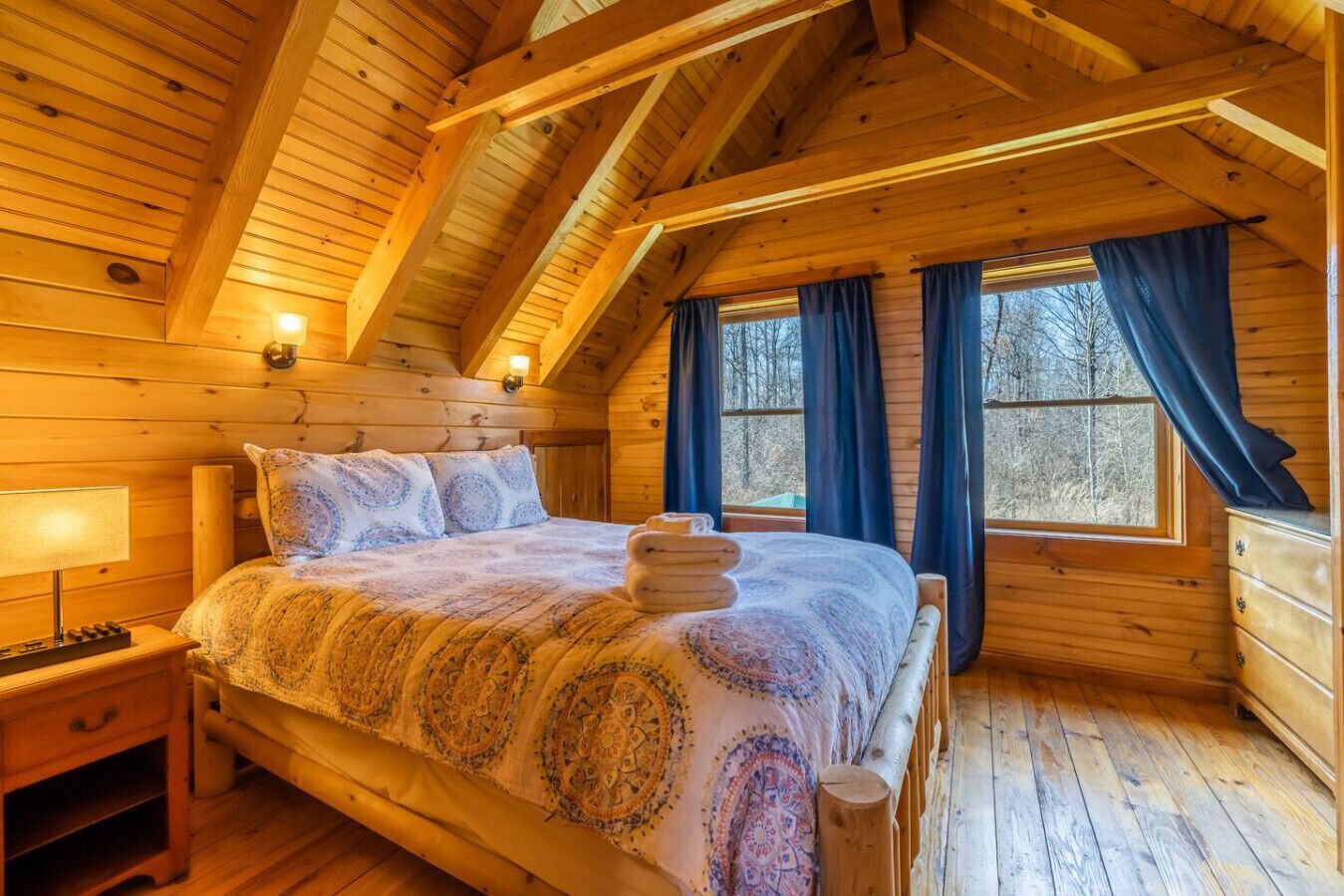 3 chambres, bureau, fer et planche à repasser, lit parapluie