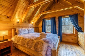 3 bedrooms, desk, iron/ironing board, travel cot