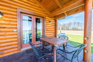 Outdoor dining - Private Seneca Lake View Cabin, Walkable, Wineries, Fire Pit, Near Geneva! (Geneva)